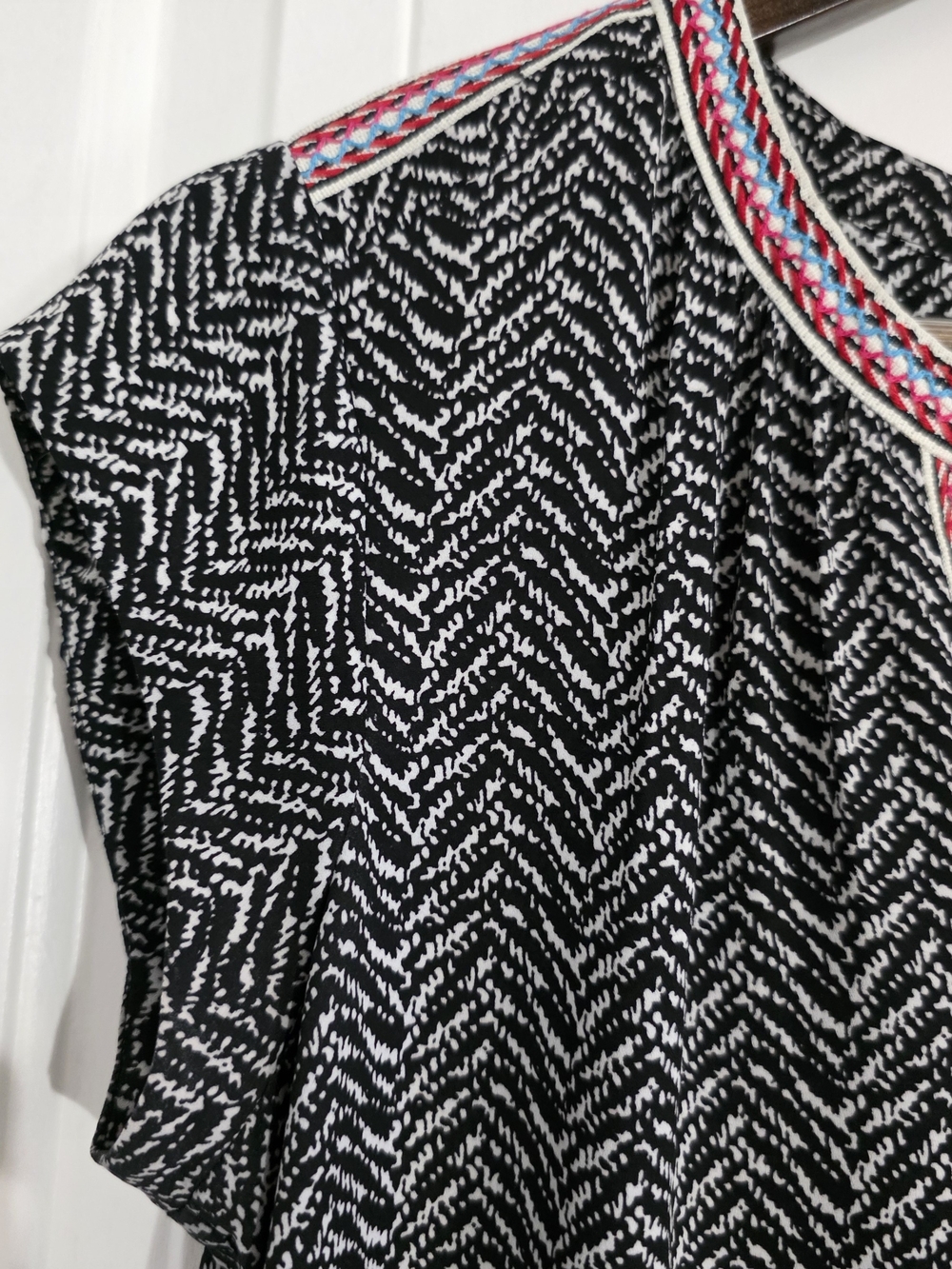 Daniel Rainn Small Black White Chevron Blouse Embroidered Trim Boho Top - Picture 6 of 9